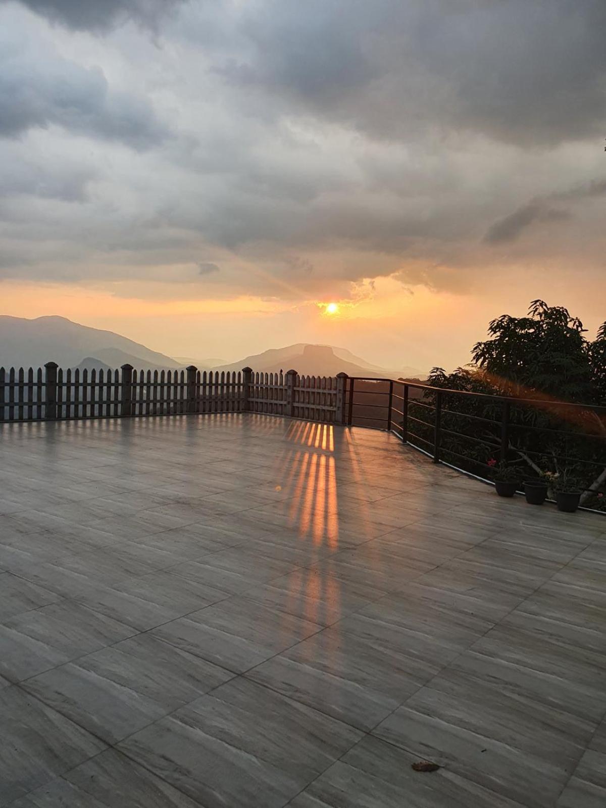 Serenity Valley Ambuluwawa Resort キャンディー エクステリア 写真